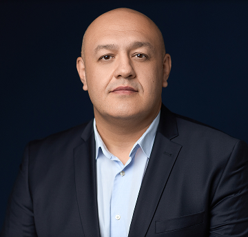 Амир Махмудов